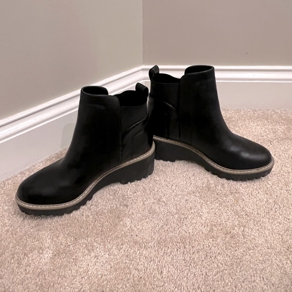 Dolce Vita Chelsea Boots - Picture 1 of 10